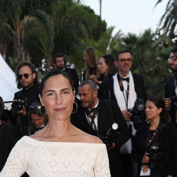 Alessandra Sublet à la montée des marches du film "Mascarade" lors du 75ème Festival International du Film de Cannes, France, le 27 mai 2022. © Rachid Bellak/Bestimage 