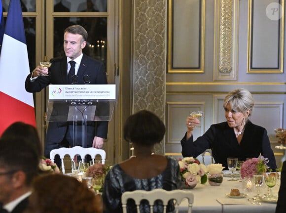 Le président de la République française Emmanuel Macron et sa femme la première Dame Brigitte Macron lors du toast à l'occasion du dîner lors du XIXème sommet de la Francophonie au Palais présidentiel de l'Elysée, à Paris, France, le 4 octobre 2024. © Eric Tschaen/Pool/Bestimage 