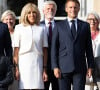 Une apparition surprise qui a eu le mérite de marquer les esprits !
Le président Emmanuel Macron et sa femme Brigitte Macron accueillent les chefs d'état, de gouvernement et d'organisations internationales en amont de la cérémonie d'ouverture des jeux paralympiques de Paris au palais de l'Elysée à Paris © Raphael Lafargue / Pool / Bestimage 