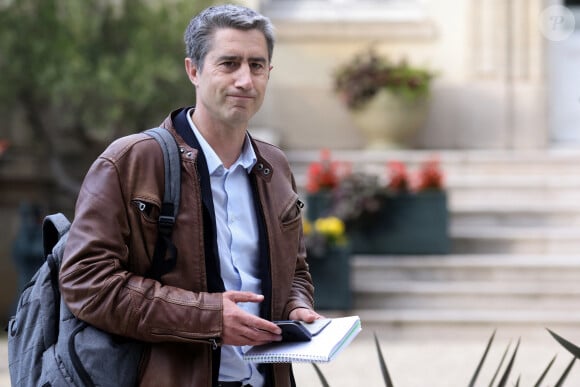 François Ruffin dans les jardins de l'Assemblée nationale en marge du discours de politique générale du premier ministre à l'Assemblée nationale, le 1er octobre. 2024. © Stéphane Lemouton / Bestimage  François Ruffin in the gardens of the National Assembly on the sidelines of the Prime Minister's general policy speech to the National Assembly, October 1, 2024. 