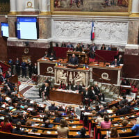 Tempête Kirk : L'Assemblée nationale et le Parlement inondés, des images à peine croyables