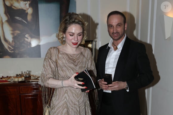 Exclusif - Émilie Dequenne (en Dior) et son mari Michel Ferracci (en Fursac) arrivent à la maison de l'ambassadeur de Belgique à Los Angeles après la 95ème édition de la cérémonie des Oscars le 12 mars 2023.