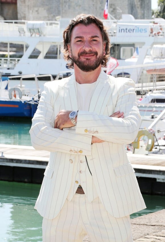 Michael Youn - Photocall du film "Flashback" lors de la 26ème Edition du Festival de la Fiction de La Rochelle. Le 12 septembre 2024 © Patrick Bernard / Bestimage