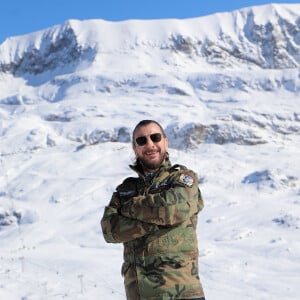 Michaël Youn - Photocall de l'équipe du film "BDE" dans le cadre du 26ème Festival de l'Alpe d'Huez le 21 janvier 2023. © Dominique Jacovides/Bestimage