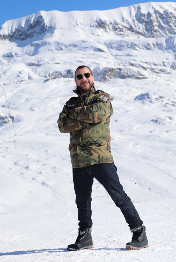 Michaël Youn - Photocall de l'équipe du film "BDE" dans le cadre du 26ème Festival de l'Alpe d'Huez le 21 janvier 2023. © Dominique Jacovides/Bestimage