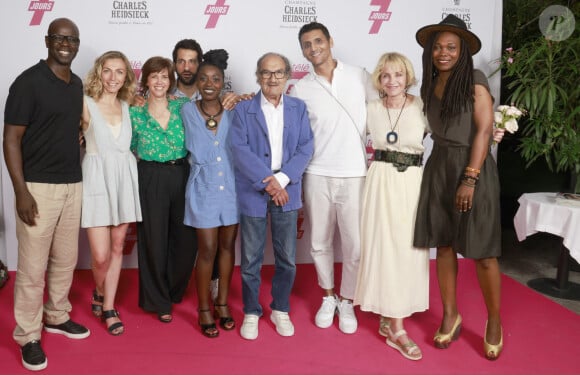 Il profite de ses filles chaque mercredi et les accompagne à l'école
Lilian THURAM, Amélie ETASSE, Nathalie RENOUX, Dominique TENZA, Claudia MONGUMU, Gérard HERNANDEZ, Ryad BAXX, Fanny COTTENCON et Kareen GUIOCK THURAM - Soirée Summer Party de Télé 7 Jours au Restaurant Monsieur Bleu, à Paris. Le 12 Juin 2023. © Christophe Aubert via Bestimage