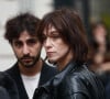 Charlotte Gainsbourg a trois enfants, dont l'aîné est Ben Attal
Charlotte Gainsbourg et son fils Ben Attal lors de la cérémonie de dévoilement de la plaque "Maison des Illustres" de la Maison Gainsbourg à Paris, © Christophe Clovis/Bestimage 