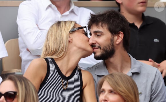 Ben Attal et sa compagne Jordane Crantelle dans les tribunes lors des Internationaux de France de Tennis de Roland Garros 2023. Paris, le 7 juin 2023. © Jacovides-Moreau / Bestimage 