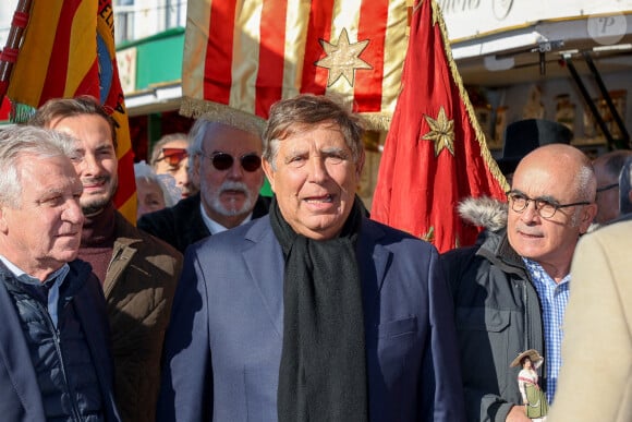 L'animateur Jean-Pierre Foucault dans les allées de la foire aux santons à Marseille. Le maire de Marseille, Benoit Payan et l'animateur Jean-Pierre Foucault, inaugurent la foire aux santons. Marseille, France le 20 novembre 2022. Photo par Denis Thaust/SOPA Images/SPUS/ABACAPRESS.COM