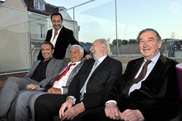 Exclusif - Gilles Lellouche, Jean Dujardin, Jean Paul Belmondo, Jean Pierre Marielle et Pierre Vernier participent à la soirée de Gala caritative au profit de l'association "Des Cantines Scolaires pour les Enfants du Sahel" à Cannes au Five Seas Hotel, le 31 mai 2014.