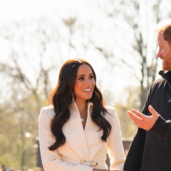 Le duc et la duchesse de Sussex assistent aux épreuves d'athlétisme des Invictus Games dans le parc d'athlétisme, au Zuiderpark de La Haye, aux Pays-Bas. Le crédit photo doit être lu comme suit : Aaron Chown/PA Wire.