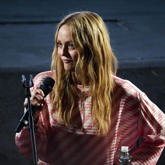 Vanessa Paradis a parlé avec beaucoup de nostalgie de deux monstres du cinéma français : Alain Delon et Jean-Paul Belmondo.
Vanessa Paradis anime une masterclass au Pathé Bellecour lors dru festival Lumière à Lyon