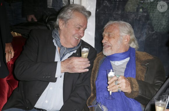 Info - (Décès de l’acteur Alain Delon, à l’âge de 88 ans, dans la nuit du 17 au 18 août 2024) - Semi-exclusif - Alain Delon, Jean Paul Belmondo - Célébrités lors de l'inauguration de la grande roue de Paris, France, le 17 novembre 2017. © Christophe Aubert/Bestimage  (No Web No Blog pour la Belgique et la Suisse) Semi-exclusive - Celebs attending the Ferris Wheel inauguration in Paris, France, on Novembrer 17, 2017. 