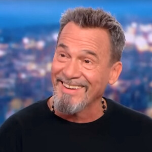 Florent Pagny, qui va beaucoup mieux, était l'invité de Gilles Bouleau aux 20 heures de TF1 le jeudi 16 novembre. © Captute TV TF1 via Bestimage