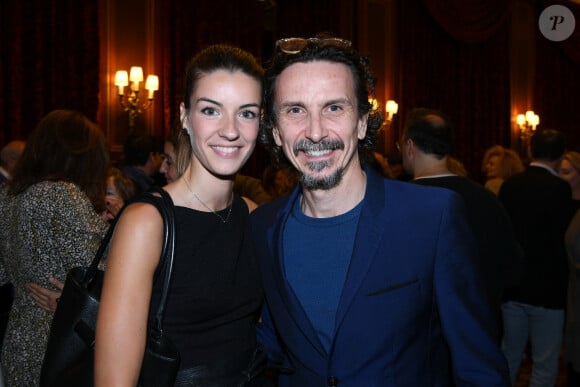 Exclusif - Arnaud Tsamere et une amie lors de la soirée de lancement de La nuit des Molières 2024 à l'hôtel InterContinental Paris - Le Grand le 30 septembre 2024. © Rachid Bellak / Bestimage 