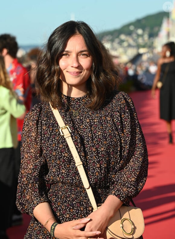 Tiphaine Haas est enceinte !
Tiphaine Haas - People sur le tapis rouge lors du 35ème festival du film de Cabourg le 11 juin 2021 © Coadic Guirec / Bestimage 