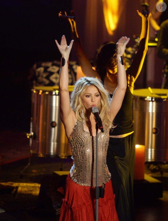 Shakira interprète le single Gypsy, sur le plateau de Wetten Dass...? le 27 mars 2010 !