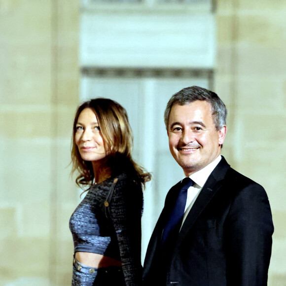 Main dans la main avec Rose-Marie Devillers que l'ancien ministre a fait son entrée sur le parvis de l'Elysée, ce lundi 14 octobre.
Gérald Darmanin et sa femme Rose-Marie Devillers arrivant au dîner d'état au palais de l'Elysée à Paris en l'honneur de la visite du roi et de la reine de Belgique en France le 14 octobre 2024. © Dominique Jacovides / Bestimage