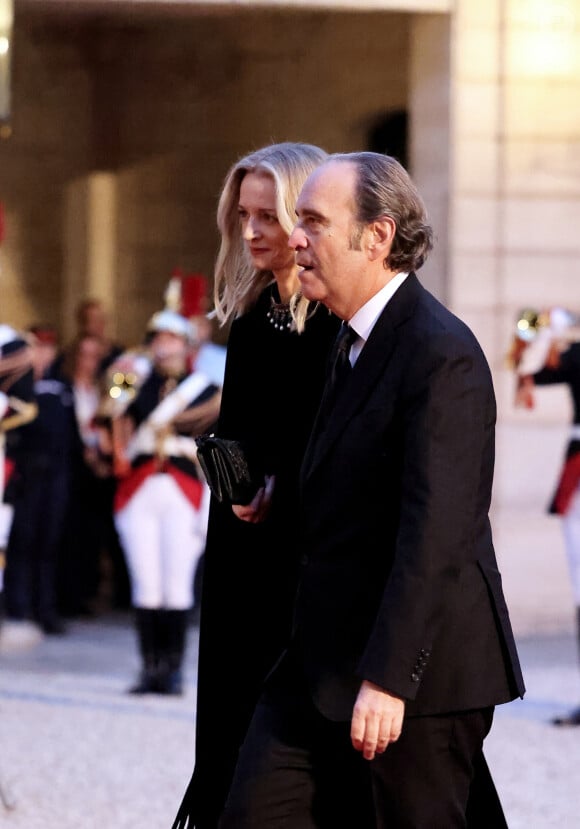 Xavier Niel et Delphine Arnault arrivant au dîner d'état au palais de l'Elysée à Paris en l'honneur de la visite du roi et de la reine de Belgique en France le 14 octobre 2024. © Dominique Jacovides / Bestimage