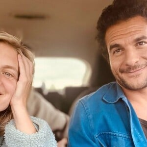 "C'est clairement le clip que j'ai pris le plus de plaisir à tourner (...) réalisé par Mélanie Laurent et sa magnifique équipe, intégralement filmé au smartphone (à voir sur YouTube ou en TV). D'ailleurs, merci pour vos retours plus que fous", a t-il conclu.
Amir dévoile de rares images du clip de son morceau "Complémentaires", issu de son dernier opus baptisé "C amir".