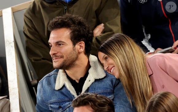 Amir Haddad et sa femme Lital dans les tribunes des Internationaux de France de tennis de Roland Garros 2024 à Paris, France, le 2 juin 2024. © Jacovides-Moreau/Bestimage 