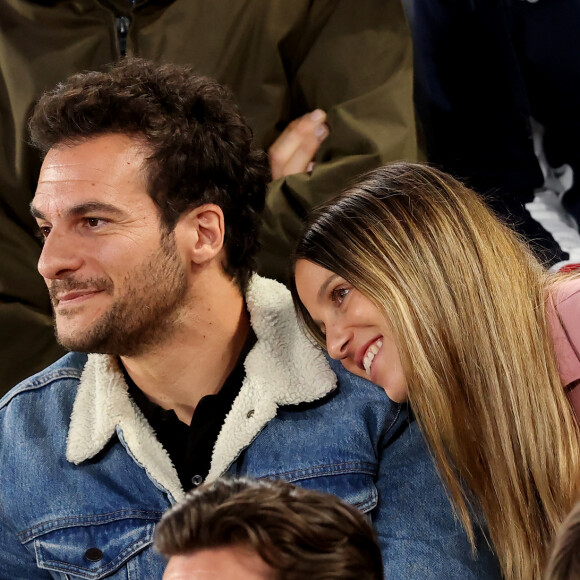 Amir Haddad et sa femme Lital dans les tribunes des Internationaux de France de tennis de Roland Garros 2024 à Paris, France, le 2 juin 2024. © Jacovides-Moreau/Bestimage 