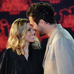 Amir et sa femme Lital lors de la 23ème édition des NRJ Music Awards 2021 au Palais des Festivals de Cannes, le 20 novembre 2021. 