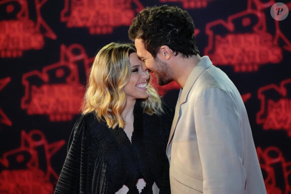 Amir et sa femme Lital lors de la 23ème édition des NRJ Music Awards 2021 au Palais des Festivals de Cannes, le 20 novembre 2021. 