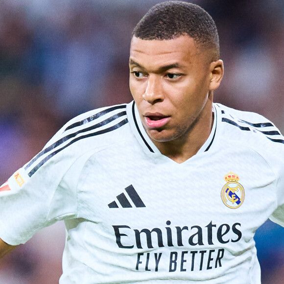 Le footballeur est "éberlué" 
Kylian Mbappé du Real Madrid CF court avec le ballon pendant le match LaLiga EA Sports entre le Real Madrid et Villarreal CF au stade Santiago Bernabeu le 5 octobre 2024 à Madrid, Espagne. © LGM/Panoramic/Bestimage