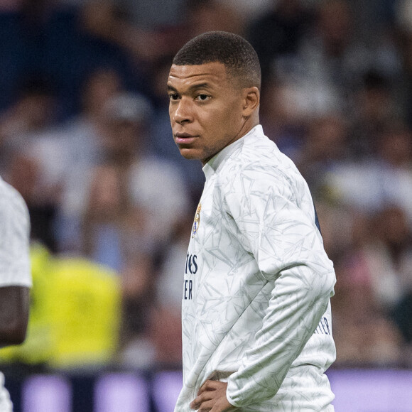 Kylian Mbappé se retrouve au coeur d'une affaire
Kylian Mbappe du Real Madrid CF (L) lors du match de football La Liga EA Sports entre le Real Madrid CF et Villarreal CF au stade Santiago Bernabeu à Madrid, Espagne. Alberto Gardin/ZUMA Press Wire/Bestimage