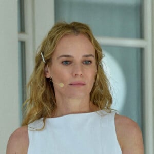 que la porte de son logement, situé dans le 6e arrondissement,
Diane Kruger - Remise du prix Human Prize dans le cadre de la semaine du cinéma positif lors du 77ème Festival International du Film de Cannes le 23 mai 2024. © Rachid Bellak/Bestimage