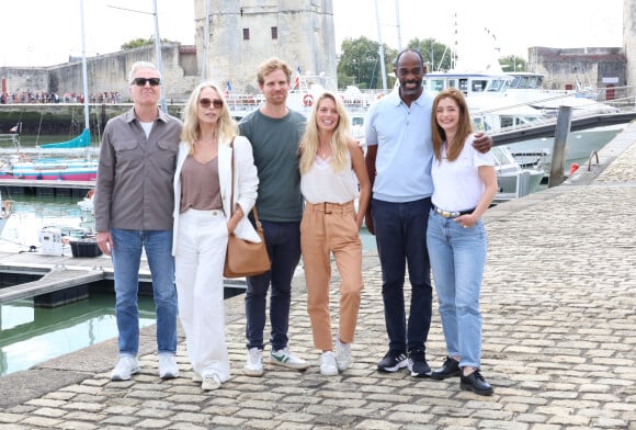 Yvon Back et Tonya Kinzinger, Gaela Le Devehat, Constantin Balsan, Aurore Delplace et Bibi Tanga pour le photocall de "Un si grand soleil" sur le port lors du 25eme anniversaire du Festival de la fiction de la Rochelle le 16 Septembre 2023 © Denis Guignebourg / Bestimage 