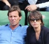 Aujourd'hui, il est spécialisé dans le media-training.
Le journaliste Pascal Humeau et sa compagne la journaliste Amandine Bégot (enceinte) - - People dans les tribunes lors du tournoi de tennis de Roland-Garros à Paris, le 28 mai 2015.