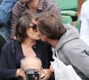 Ensemble, ils ont eu un enfant en 2015.
Le journaliste Pascal Humeau et sa compagne la journaliste Amandine Bégot (enceinte) - - People dans les tribunes lors du tournoi de tennis de Roland-Garros à Paris, le 28 mai 2015.