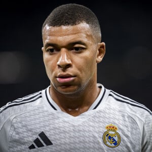 Kylian Mbappé est actuellement au coeur d'une nouvelle et terrible polémique...
Madrid, Espagne : Kylian Mbappe du Real Madrid CF pendant le match de football La Liga EA Sports entre le Real Madrid CF et le Villarreal CF au stade de la ville de Madrid.