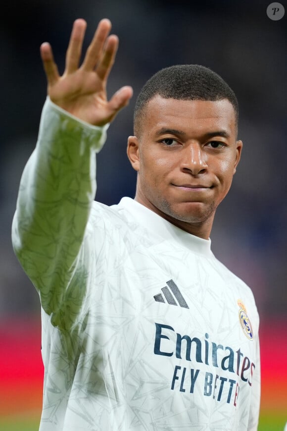 D'après l'Equipe, Kylian Mbappé aurait au total parcouru 6 660 km (soit 15 heures de vol), avec son jet privé pour rejoindre la capitale suédoise depuis Madrid.
Kylian Mbappé pendant le match LaLiga EA Sports entre le Real Madrid et Villarreal CF au stade Santiago Bernabeu le 5 octobre 2024 à Madrid, Espagne. © LGM/Panoramic/Bestimage