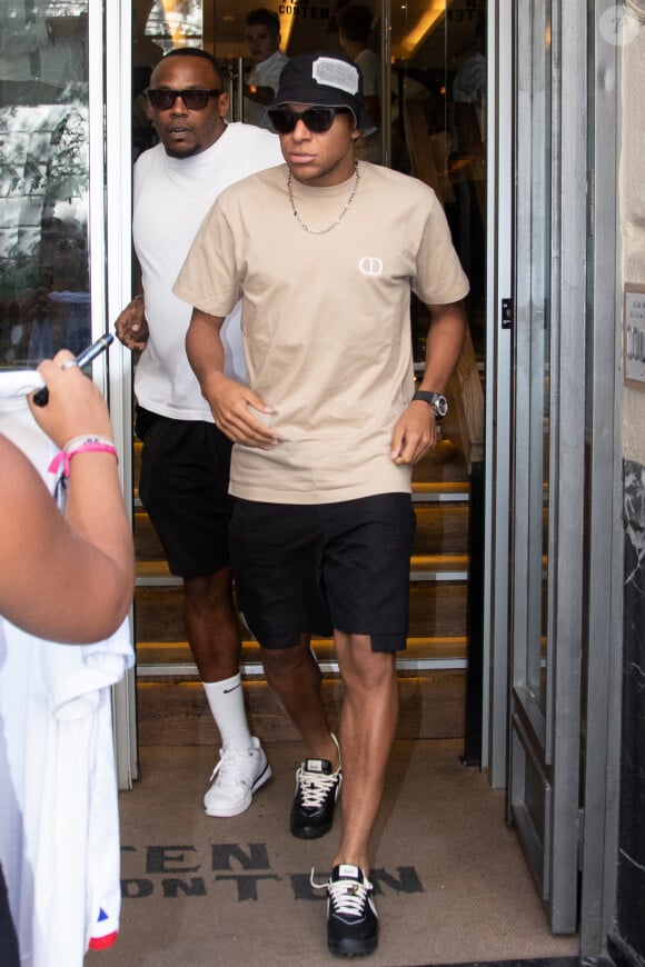 Achraf Hakimi et son ex femme Hiba Abouk ont déjeuné à Madrid avec Kylian Mbappé le 10 septembre 2024. 