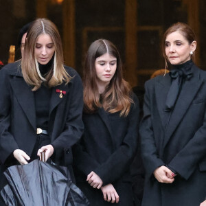 Les princesses Luisa et Vittoria de Savoie avec leur mère, la princesse Clotilde Courau de Savoie - Sorties des funérailles du prince Victor Emmanuel de Savoie en la cathédrale Saint-Jean-Baptiste de Turin le 10 février 2024. © Dominique Jacovides/Bestimage 