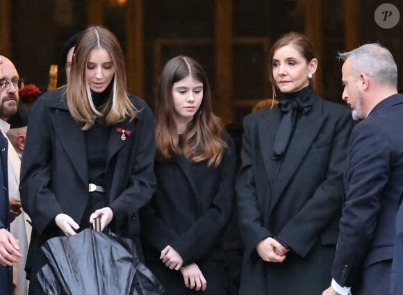 Les princesses Luisa et Vittoria de Savoie avec leur mère, la princesse Clotilde Courau de Savoie - Sorties des funérailles du prince Victor Emmanuel de Savoie en la cathédrale Saint-Jean-Baptiste de Turin le 10 février 2024. © Dominique Jacovides/Bestimage 