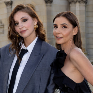 La beauté en héritage... Mais pas seulement !
Clotilde Courau et sa fille Vittoria de Savoie - Photocall du défilé de mode automne-hiver Haute-Couture "Valentino" au château de Chantilly, lors de la fashion week de Paris. © Olivier Borde / Bestimage 