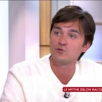 "Il passait beaucoup de temps devant..." : Alain-Fabien Delon raconte l'activité favorite de son père Alain Delon l'année avant sa disparition