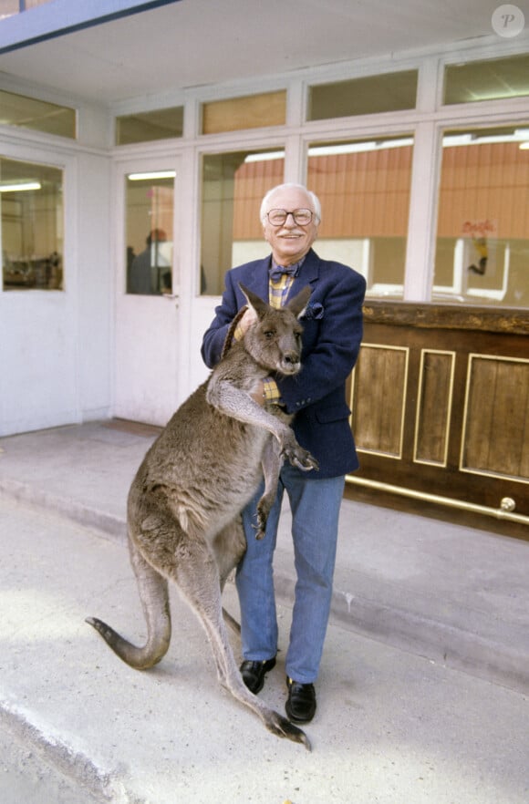 En France, à Paris, le docteur Klein sur le plateau de l'émission "Club Dorothée Matin". Mars 1989 © Michel Croizard via Bestimage