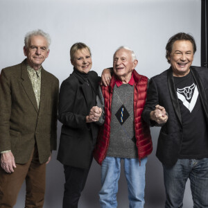 Exclusif - Cyril Drevet, Jacky, Dorothée, Michel Klein et Bernard Minet - Backstage - Enregistrement de l'émission "La Chanson secrète 10" diffusée sur TF1 le 22 janvier 2022 © Jacovides-Moreau / Bestimage Après le succès des précédentes éditions, " LA CHANSON SECRETE ", présentée par N.ALIAGAS et produite par DMLS TV, revient sur TF1. 8 artistes ne savent rien de ce qui va se passer pour eux ! Ils ont accepté de jouer le jeu, de se laisser totalement surprendre, émouvoir, parfois même déstabiliser car ils vont découvrir en même temps que les téléspectateurs une surprise : une chanson qui leur est chère revisitée et réinterprétée par un artiste. Des mises en scène spectaculaires au service de l'émotion... Et des émotions fortes pour l'artiste assis dans le fauteuil grâce à la venue sur le plateau de proches et d'invités inattendus. Les téléspectateurs seront aux premières loges pour vivre ces moments d'intimité musicale rare.