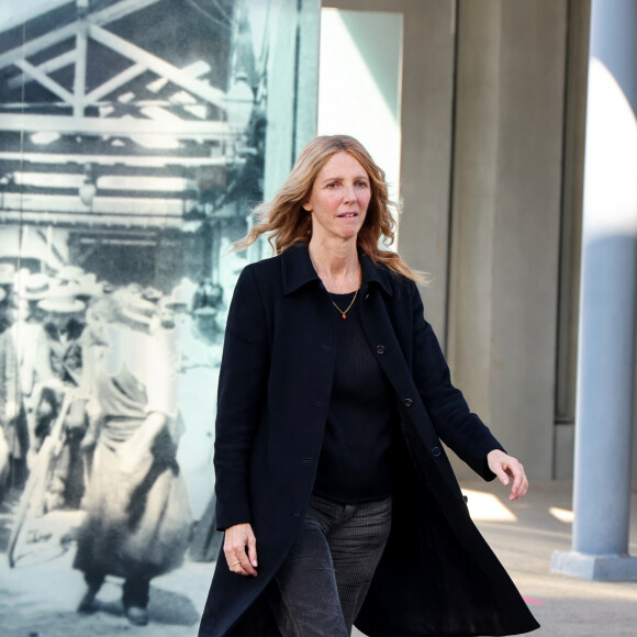 Sandrine Kiberlain - I.Huppert a dirigé le tournage de la reproduction du film documentaire muet de 1895 par le regretté cinéaste français Louis Lumière " La Sortie de l'usine Lumière à Lyon " dans le cadre de la 16ème édition du Festival Lumière de Lyon, France, le 19 octobre 2024. © Dominique Jacovides/Bestimage 