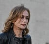 Chaque année, le lauréat du Prix Lumière se voit attribuer une tâche prestigieuse : celle de réinterpréter La Sortie des usines Lumière. Pour cette édition 2024, c'est à Isabelle Huppert que revient cet honneur....
Isabelle Huppert assiste à la reconstitution du tout premier film Sortie D Usines Lumière lors du 16ème Festival du Film Lumière à Lyon, France, le 19 octobre 2024. Photo par Julien Reynaud/APS-Medias/ABACAPRESS.COM