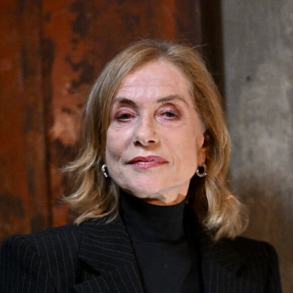 Isabelle Huppert assiste à la projection du film Violette Noziere lors du 16e Festival du film Lumière à Lyon, France, le 16 octobre 2024. Photo par Julien Reynaud/APS-Medias/ABACAPRESS.COM