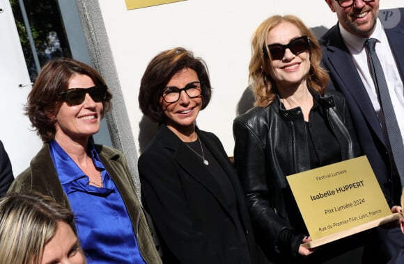 Iréne Jacob, Rachida Dati, Ministre de la Culture, Isabelle Huppert - I.Huppert a dévoilé une plaque à son nom sur l'une des façades de l'institut Lumière dédié aux Prix Lumiére dans le cadre de la 16ème édition du Festival Lumière de Lyon, France, le 19 octobre 2024. © Dominic Jacovides/Bestimage  Isabelle Huppert attends the Isabelle Huppert's Plaque Unvelling during the 16th Film Festival Lumiere In Lyon on October 19, 2024 in Lyon, France.