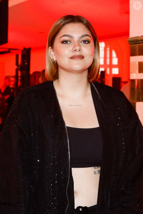 Louane Emera au défilé Victoria / Tomas prêt-à-porter automne-hiver 2023-2024 à la maison de la femme lors de la fashion week à Paris le 28 février 2023. © Christophe Clovis / Bestimage 