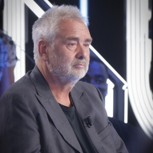 Exclusif - Luc Besson - Sur le plateau de l'émission TPMP (Touche Pas à Mon Poste) présentée en direct par C.Hanouna et diffusée sur C8 - Paris le 26/09/2023 - © Jack Tribeca / Bestimage 