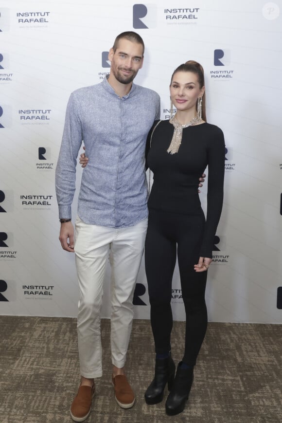 Camille Lacourt et sa compagne Alice Detollenaere - De nombreuses personnalités sont venues assister au dîner de gala annuel de l'Institut Rafaël-Santé intégrative au Pavillon Gabriel à Paris le 8 novembre 2022. © Jacques Bensoussan / Bestimage 